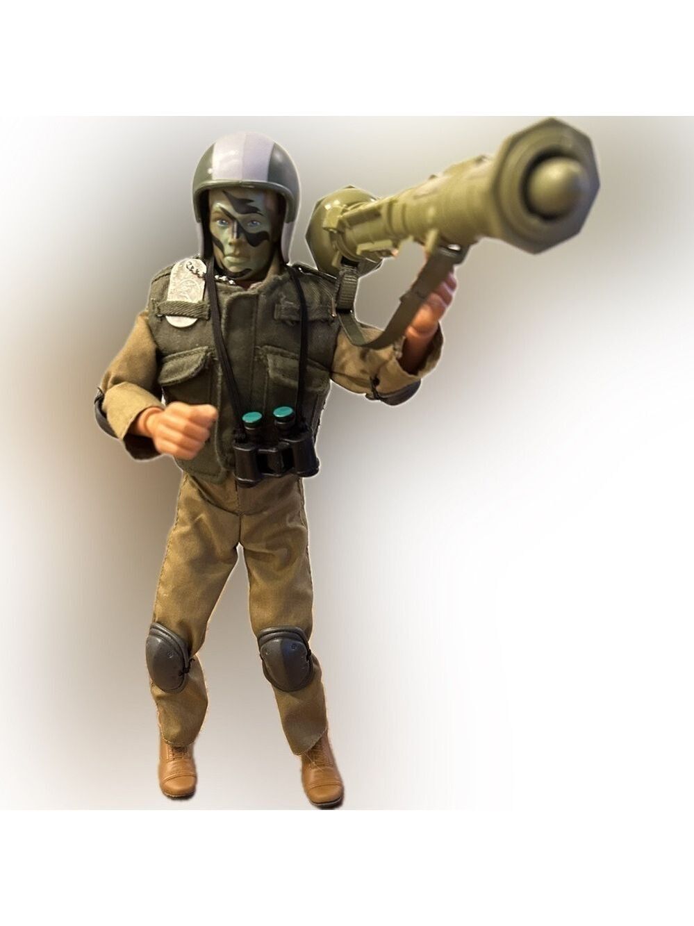 Vintage 1996 G.I. Joe Action Soldier camo painted face, working bazooka launcher